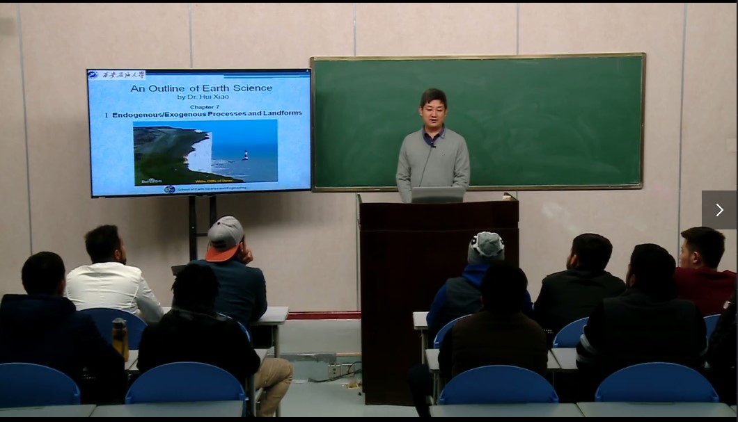 肖晖教授在授课